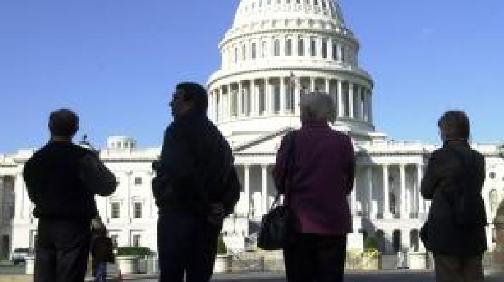 tourists-capitol-tourism-ap_296.jpg