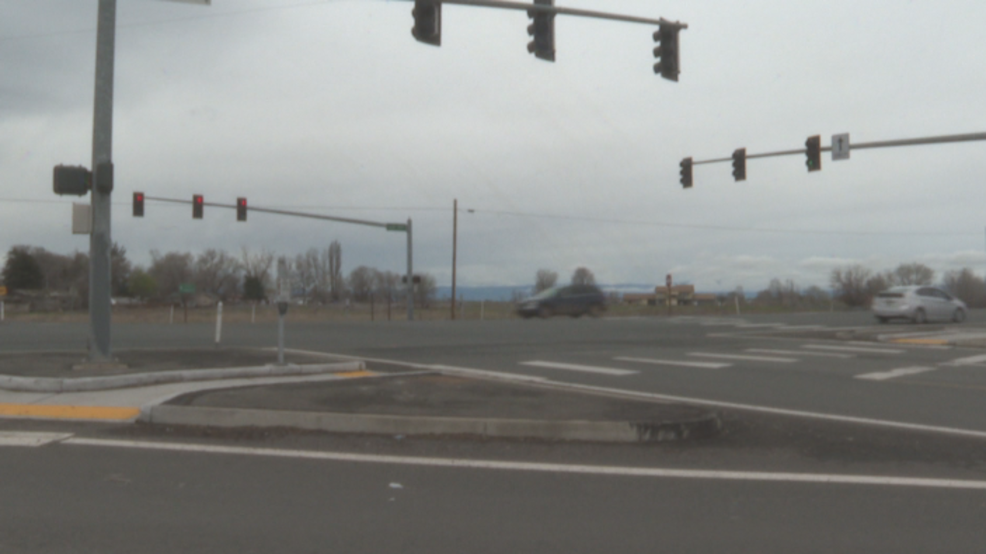 Pedestrian in Wapato hitandrun accident dies; suspect flees KIMA