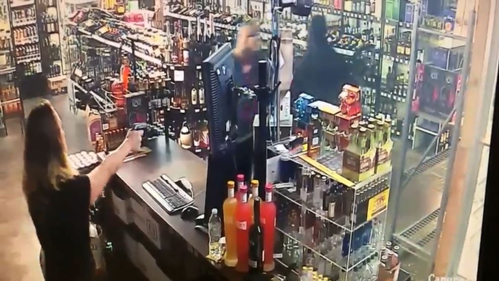 Graphic Video Liquor Store Clerks Shoot Armed Robbery Suspect Fight Over Gun Ktul