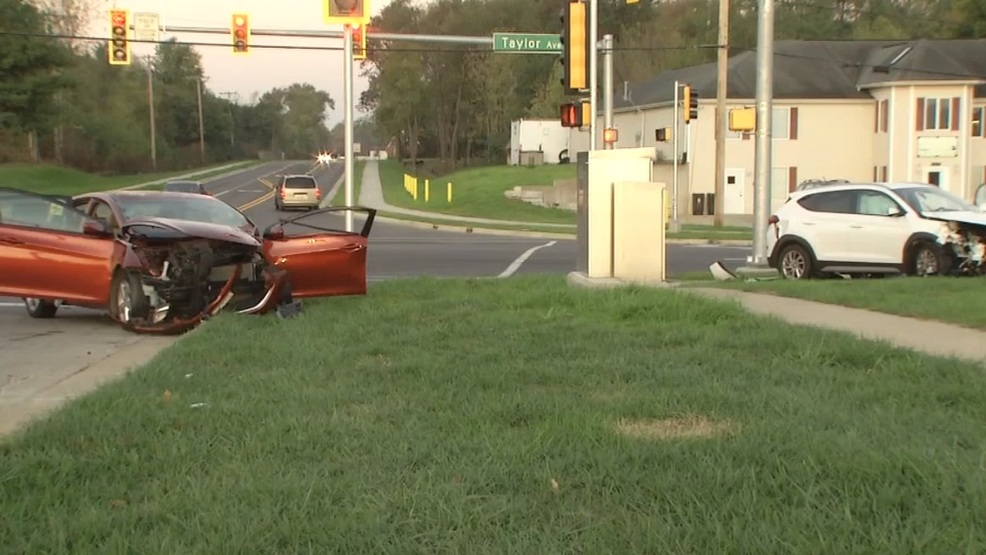 Early morning car crash in Springfield WRSP