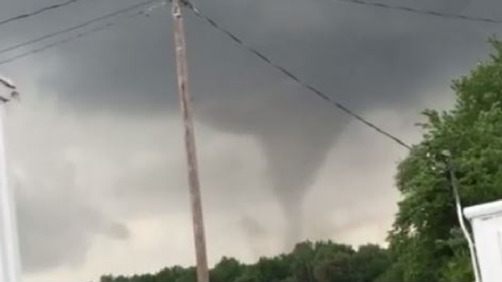 VIDEOS 10 injured as tornado rips through Kentucky WZTV